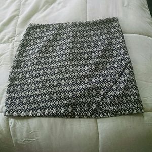 NWOT Navy Cream Triangle Print Skirt